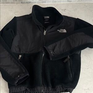 The North Face Men’s Black Lightweight Fleece Jacket